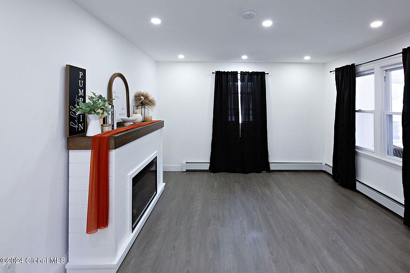 5th image of 1756 Norfolk Avenue