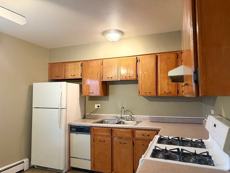 1311 S Finley Rd #422 — Photo 5
