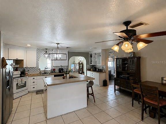 3rd image of 2085 DE CARLO AVENUE
