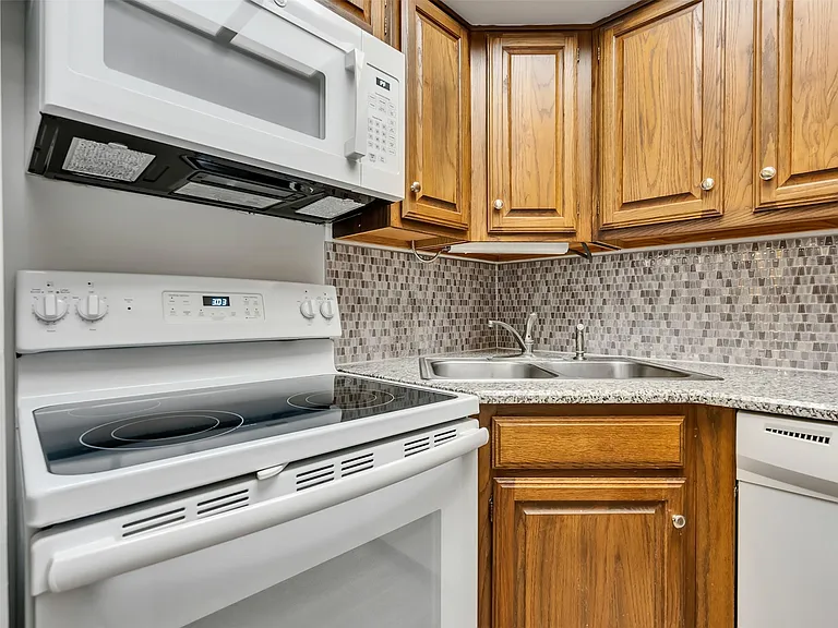 921 Marine Dr #200 — Photo 26
