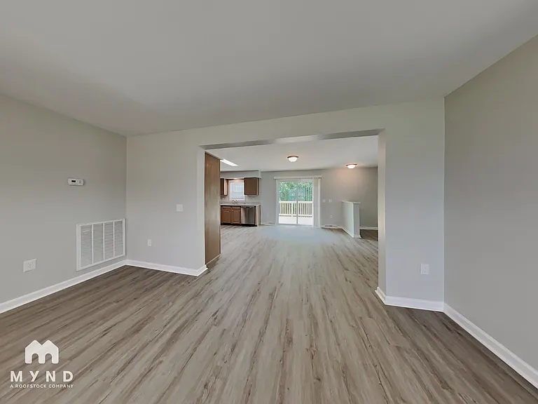 215 Clear Water Dr — Photo 6