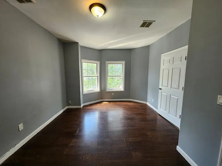 152 S 10th St #3E — Photo 5