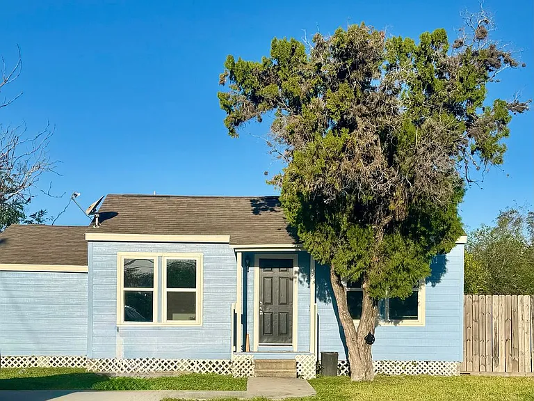 5421 Nelson Ln — Photo 1