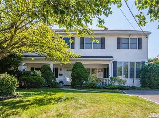 12 Surrey Rd, Massapequa, NY 11758