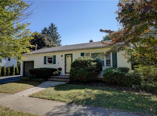 5 Colonial Rd, Rochester, NY 14609