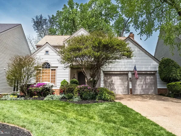 9720 Hidden Valley Rd, Vienna, VA 22181