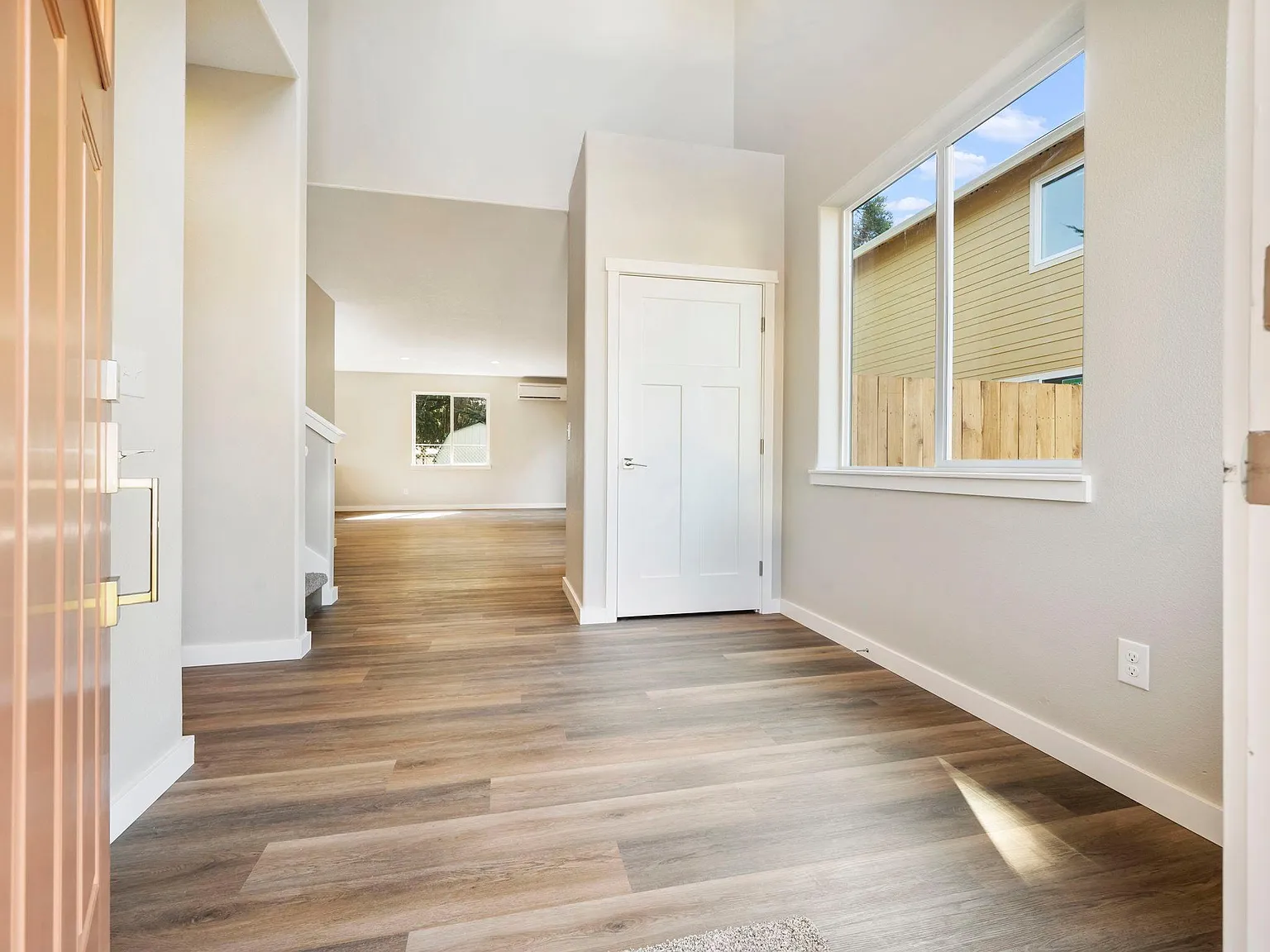 5 bed, 2410 sqft, $3,000 — Photo 2