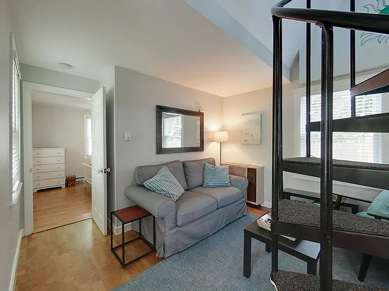 25 Warren Ave — Photo 4