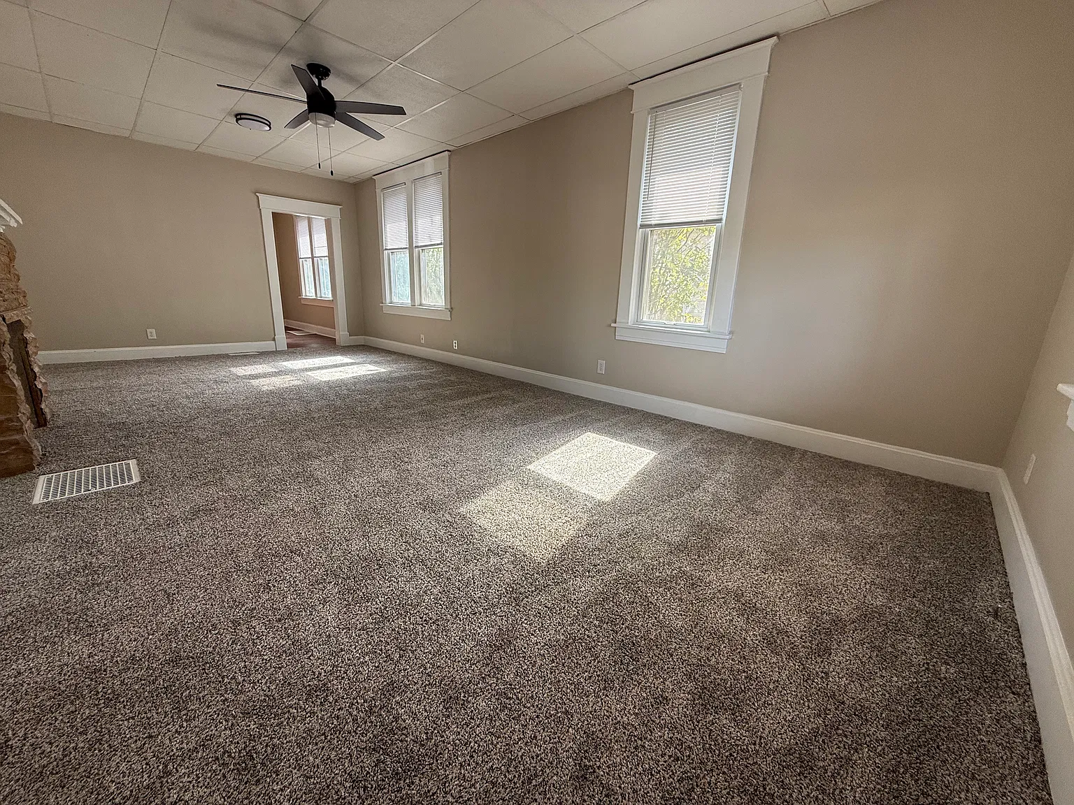 3 bed, 1.5 bath, 1326 sqft, $1,250 — Photo 2