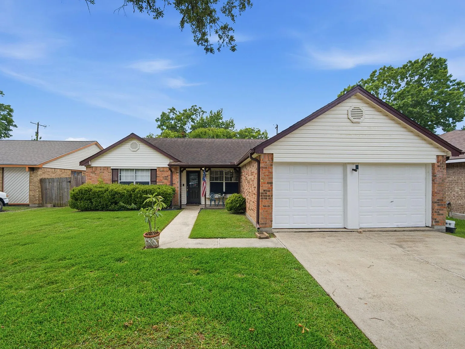 4 bed, 2.0 bath, 1881 sqft, $2,400 — Photo 1