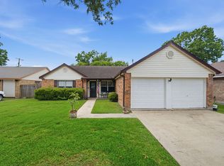 411 Forest Hills Dr, League City, TX 77573