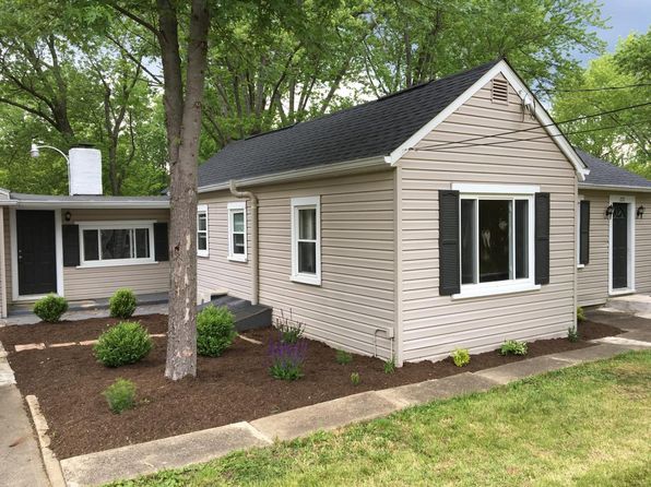 221 Hawthorne Dr