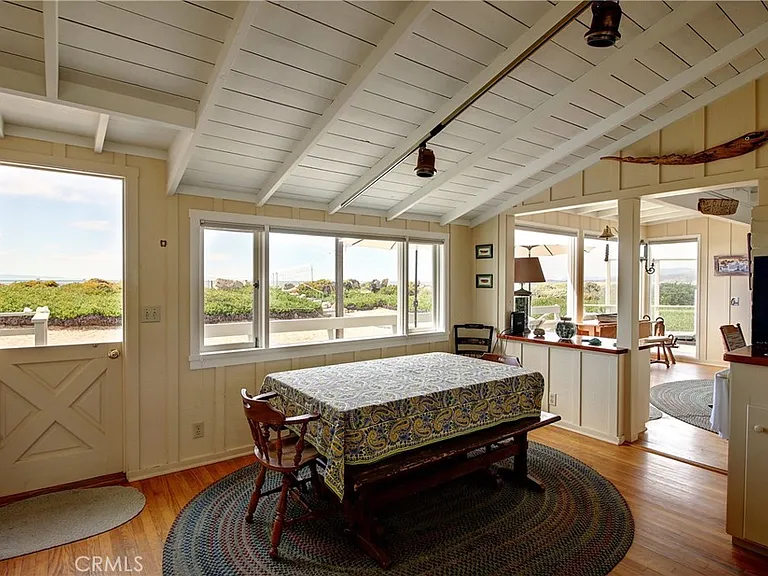 539 Sand Point Rd — Photo 11