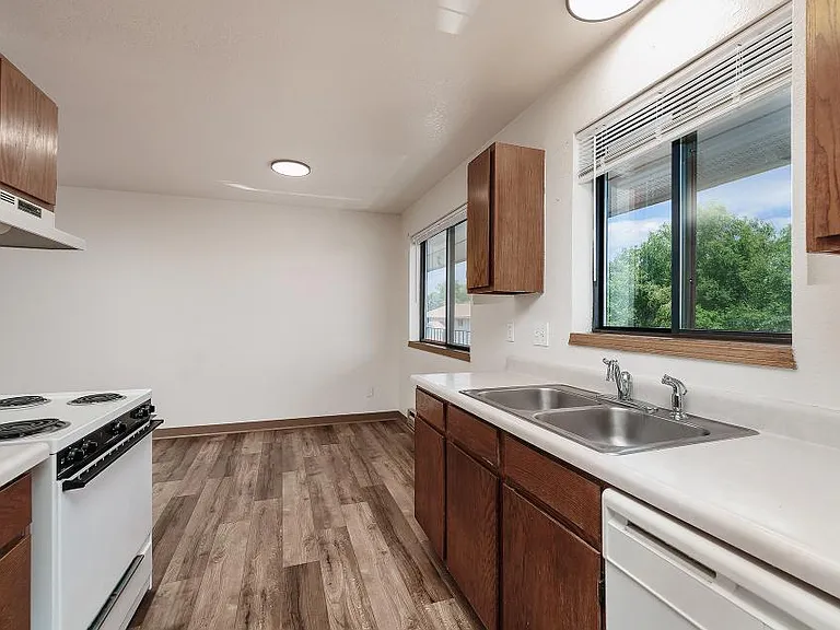 500 Josephine Dr — Photo 9