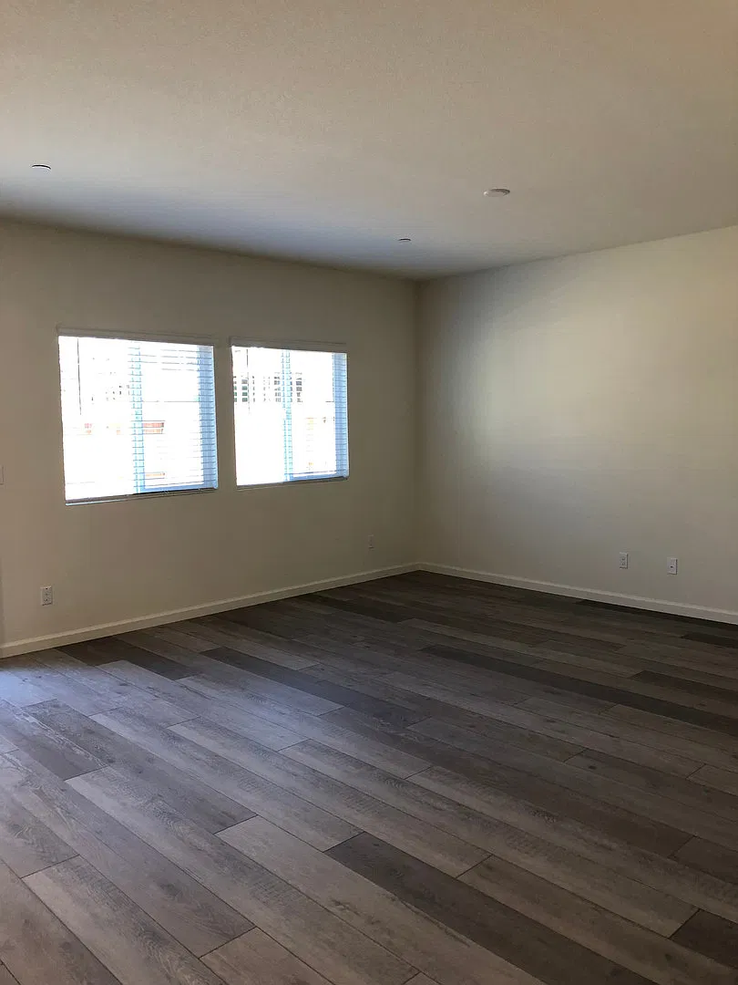 Modern, Energy Effeicent, Low-Maintenance 5 Bedroom! — Photo 4