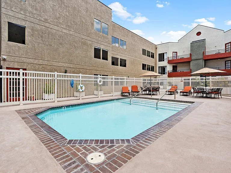 Woodland Trio Apartments — Photo 11