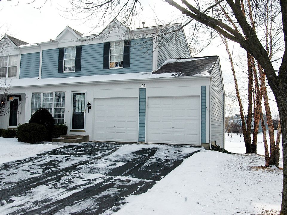 End Unit Waterfront Townhouse with English Basement