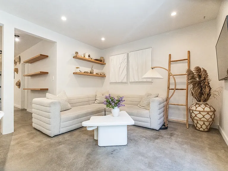 645 Rose Ave #1 — Photo 11