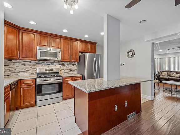 5th image of 8627 Gilbert St