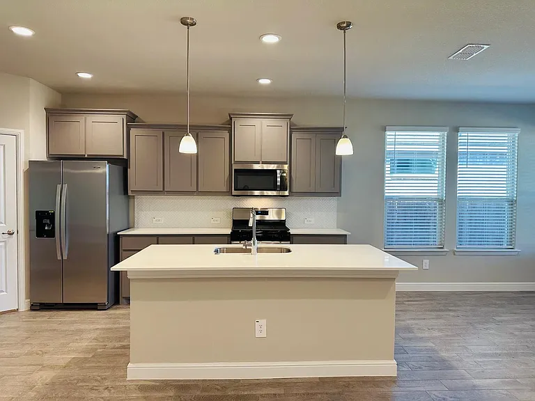 2516 Bellatrix Dr — Photo 3