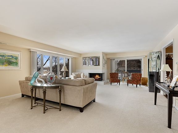 Grand Open Spaces with Floor-to-Ceiling Sliding Glass Doors