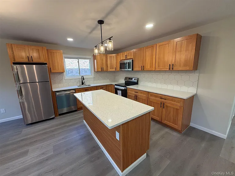 14 Cornwall Ln — Photo 4