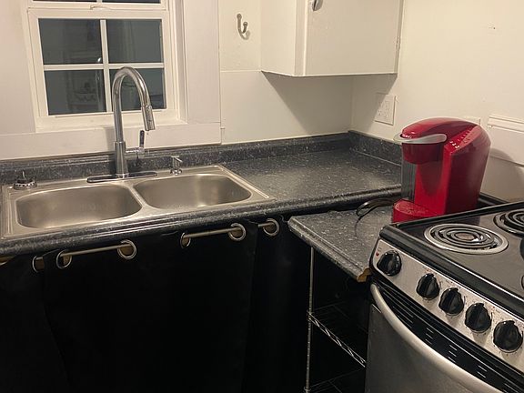 5th image of 708 Greenwood Dr #6