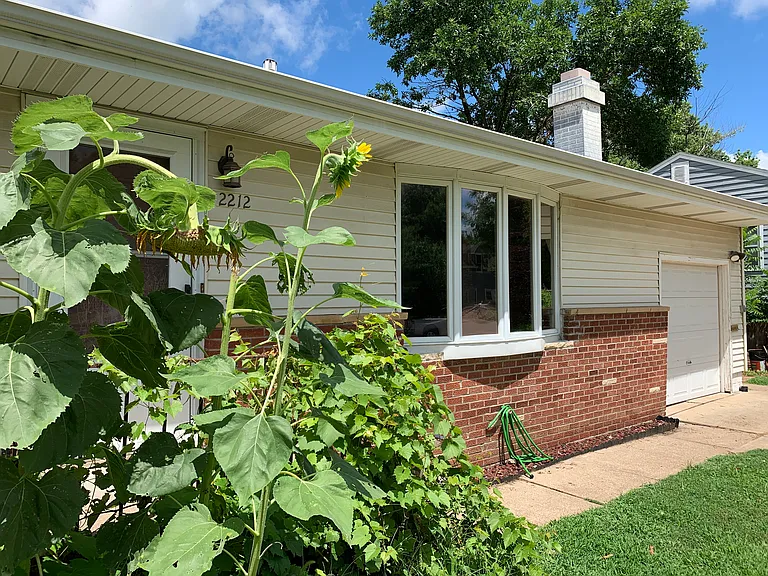 2212 Cedar Acres Dr — Photo 3