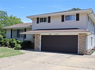 5585 Chatham Dr, Seven Hills, OH 44131