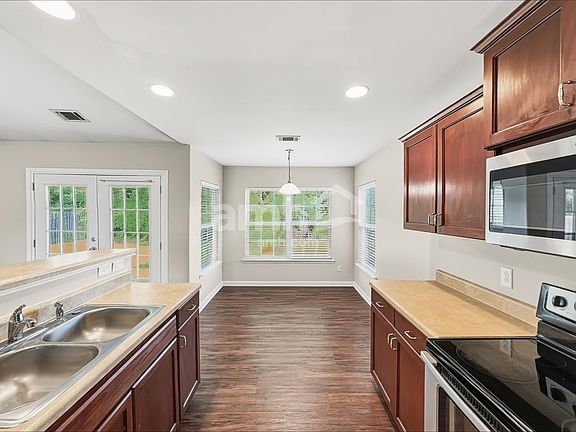 3rd image of 24 Wesleyan Dr