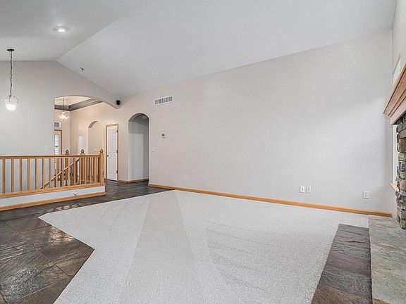 5th image of 1050 Fairfield Ave
