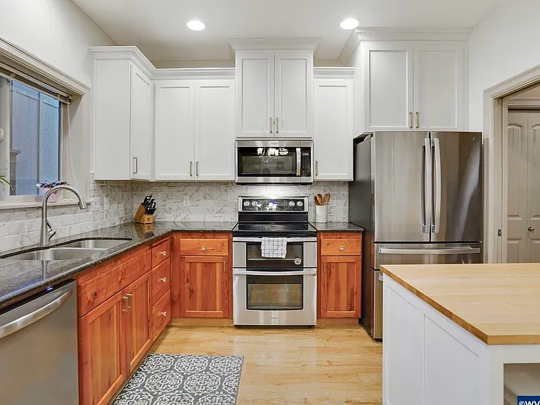 2078 SW Kendra St — Photo 4