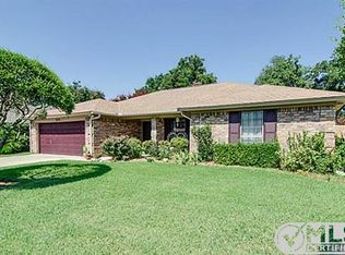 304 Stratford Dr, Hurst, TX 76054