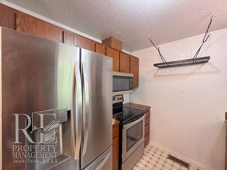 7611 Oak Park Dr NW — Photo 10