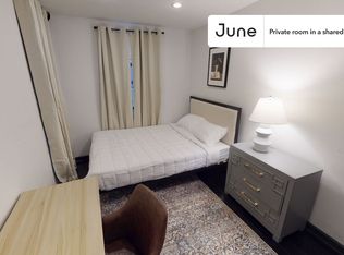 226 E 7th St #3B-B, New York, NY 10009