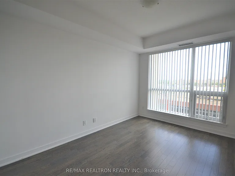 9201 Yonge St #703 — Photo 4