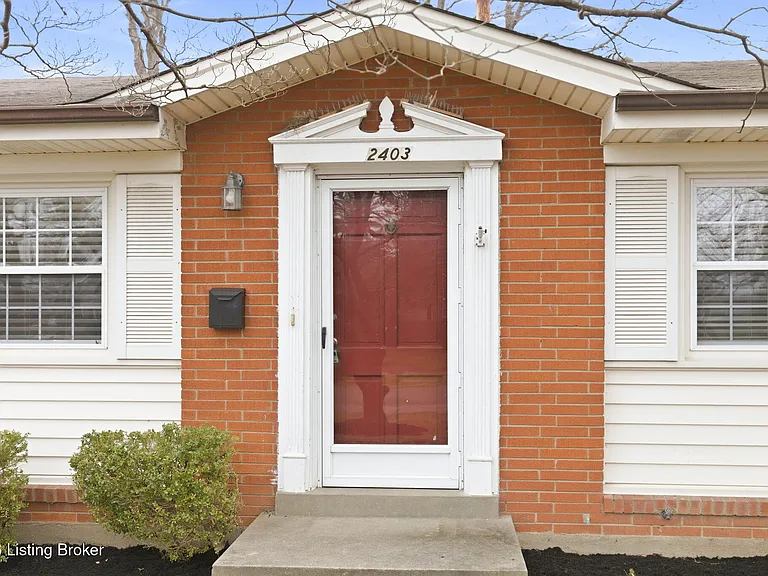 2403 Silverbrook Ave — Photo 4