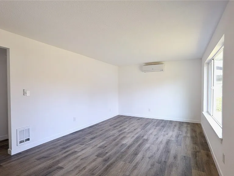 8143 5th St — Photo 5