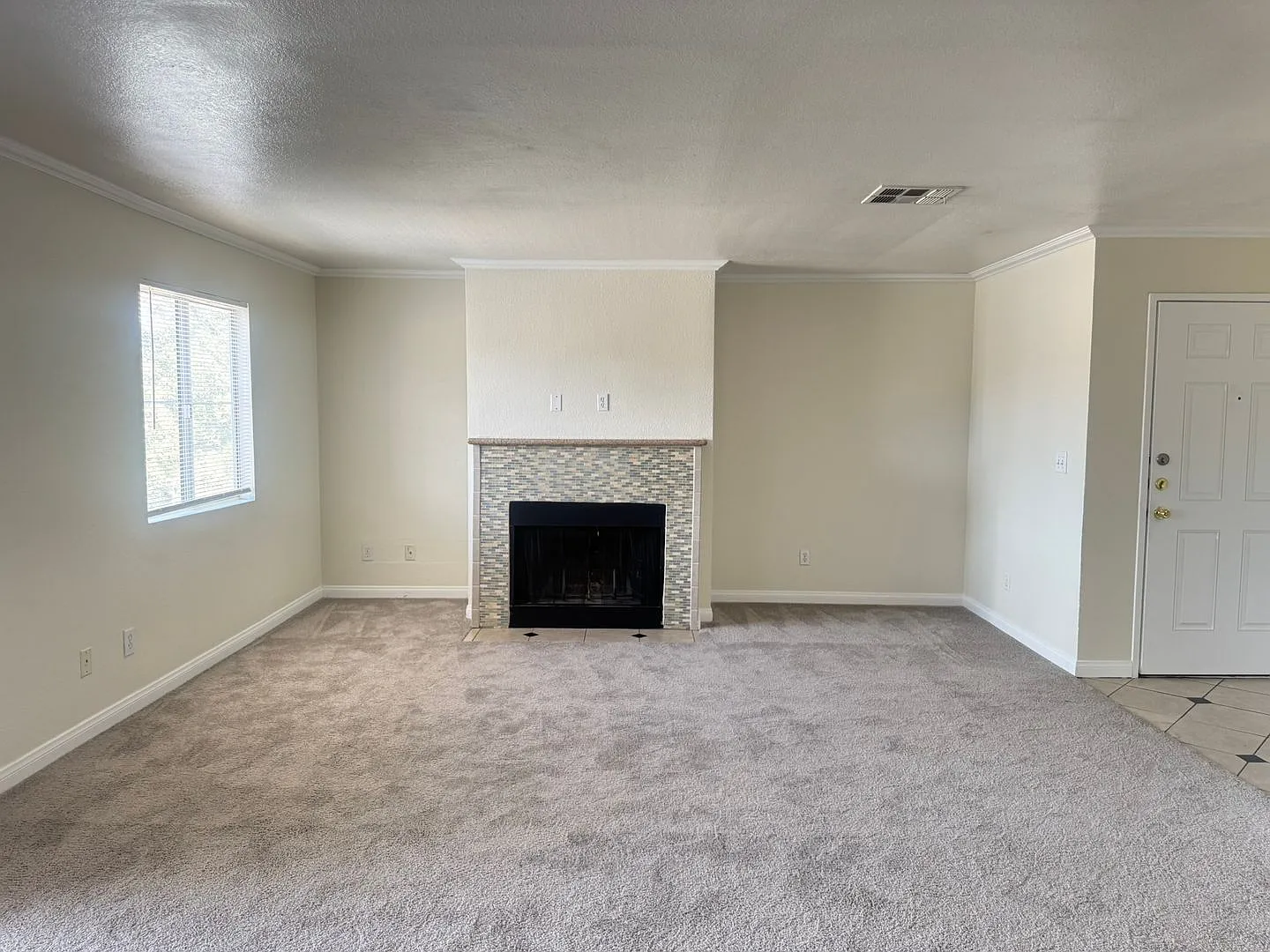Beautifully maintained 3-bedroom, 2-bath second-floor condo in Summerlin — Photo 3