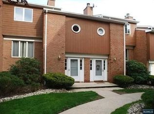 29 Sherwood Ct, River Edge, NJ 07661