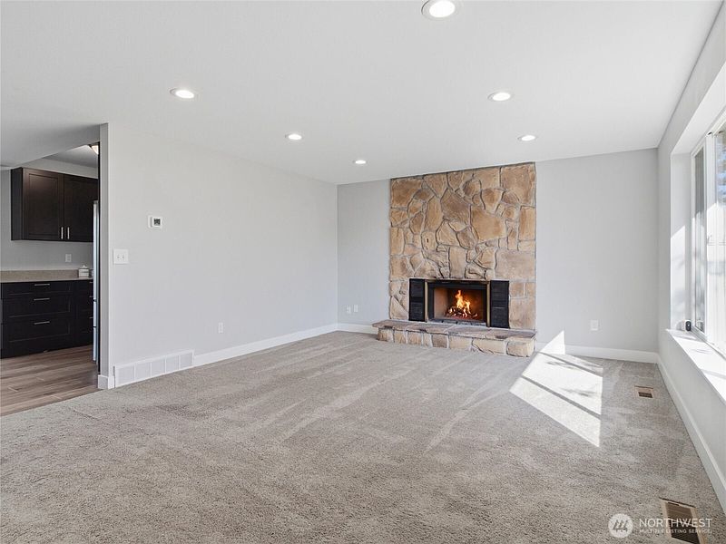 5th image of 864 Natalie Place