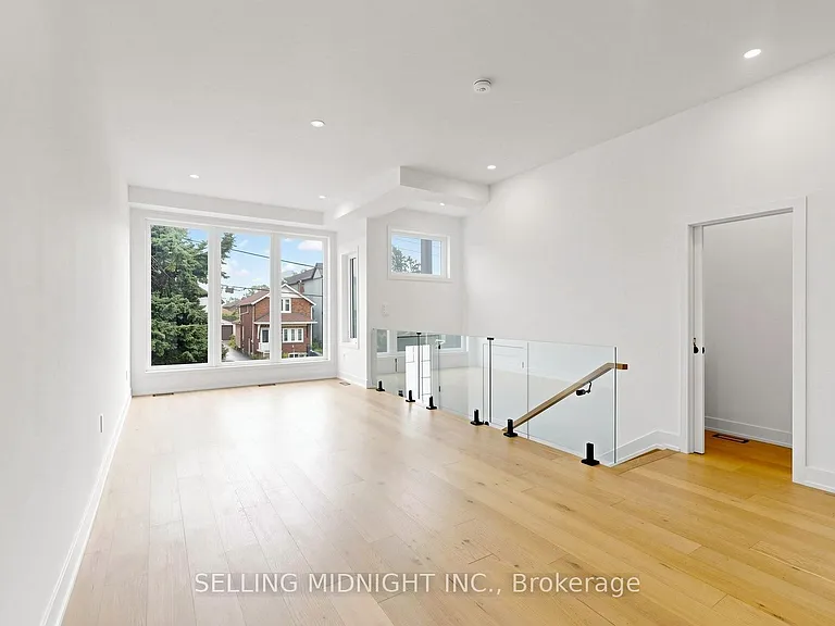 42 Guthrie Ave — Photo 4