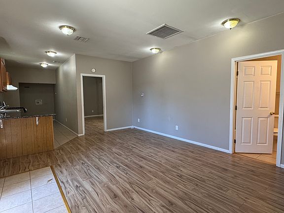 2nd image of 3586 Riverside Dr #W