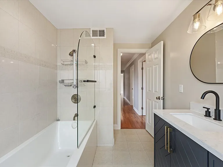 2740 Saint James Rd — Photo 29