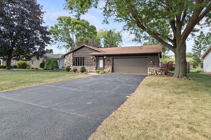 1st image of 972 Westfield Ln