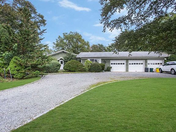 3rd image of 100 Burton Ln