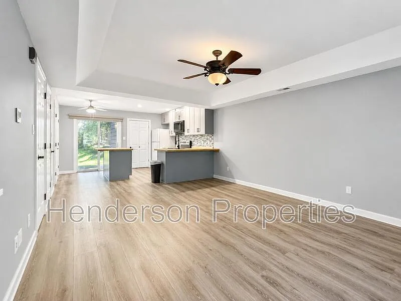 2 bed, 1.5 bath, 1180 sqft, $1,500 — Photo 3