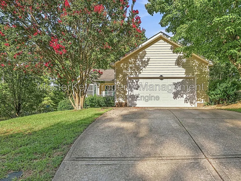 201 Harvester Dr — Photo 1
