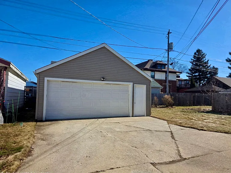1801 N Wisconsin St — Photo 12