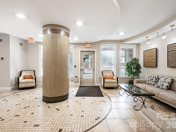 3rd image of 1000 E Woodlawn Rd APT 217